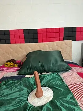 Shantel-Olivia online show from 12/18/25, 09:03