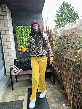 Shantel-Olivia online show from 12/17/25, 09:14