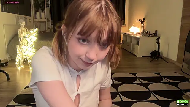 Snapshot of electric_babe chatting on 12/21/25, 02:30 electric babe online show from 12/21/25, 02:30