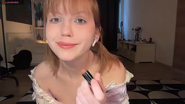 Snapshot of electric_babe chatting on 11/21/25, 10:58 electric babe online show from 11/21/25, 10:58