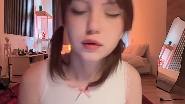 Snapshot of electric_babe chatting on 05/07/26, 10:51 electric babe online show from 05/07/26, 10:51