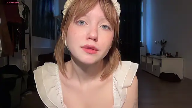 Snapshot of electric_babe chatting on 11/14/25, 11:36 electric babe online show from 11/14/25, 11:36