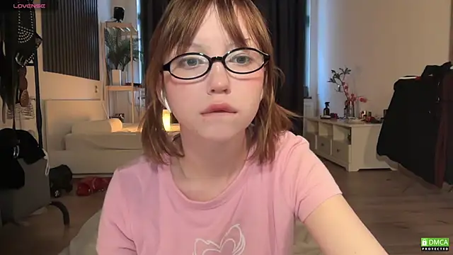 Snapshot of electric_babe chatting on 11/03/25, 11:03 electric babe online show from 11/03/25, 11:03