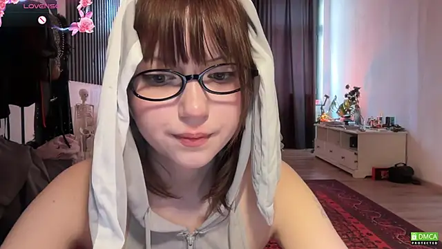 Snapshot of electric_babe chatting on 04/12/26, 11:35 electric babe online show from 04/12/26, 11:35