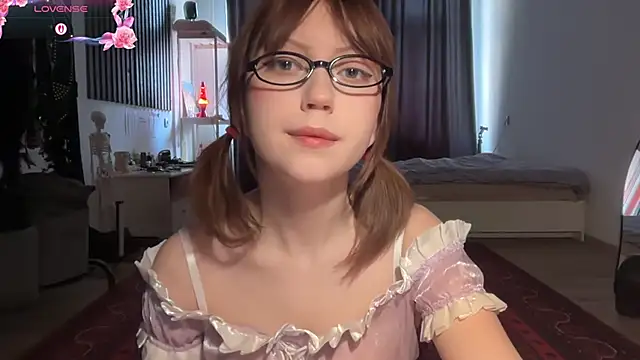 Snapshot of electric_babe chatting on 05/04/26, 11:13 electric babe online show from 05/04/26, 11:13