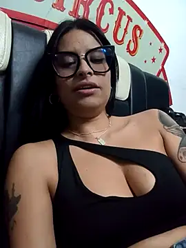 Snapshot of _elektrah chatting on 10/28/25, 11:14  elektrah online show from 10/28/25, 11:14