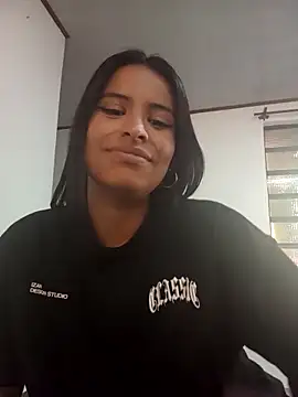 Snapshot of _elektrah chatting on 09/13/25, 10:43  elektrah online show from 09/13/25, 10:43