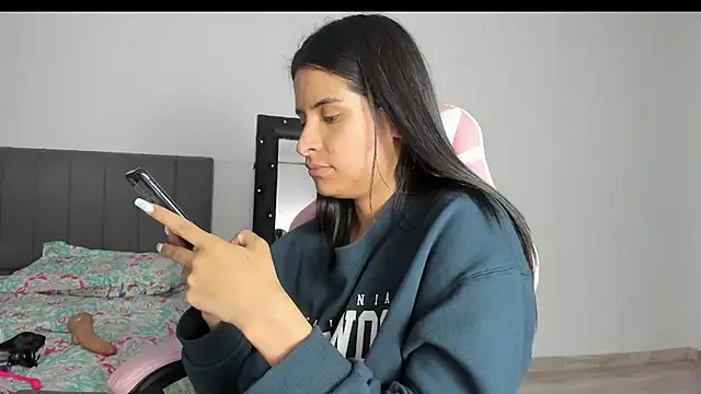 Snapshot of _elektrah chatting on 02/27/25, 01:41  elektrah online show from 02/27/25, 01:41