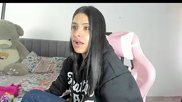 Snapshot of _elektrah chatting on 03/21/25, 08:18  elektrah online show from 03/21/25, 08:18