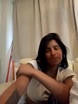 Snapshot of _elektrah chatting on 10/21/25, 03:55  elektrah online show from 10/21/25, 03:55