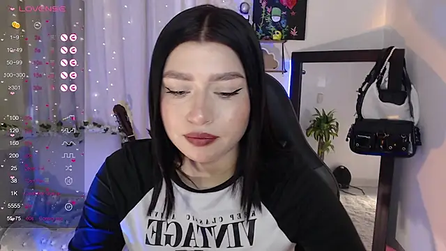 mily thomson b  online show from 10/19/25, 08:00