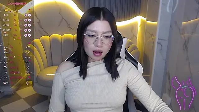 mily thomson b  online show from 10/12/25, 01:01