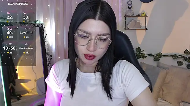 mily thomson b  online show from 12/04/25, 06:18