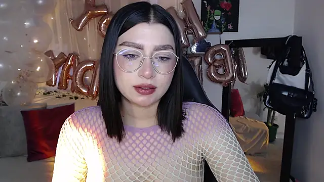 mily thomson b  online show from 09/12/25, 08:30