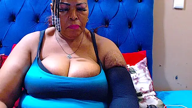Snapshot of ebonycandy10 chatting on 09/17/25, 07:10 ebonycandy10 online show from 09/17/25, 07:10