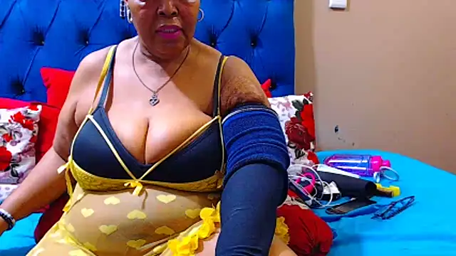 Snapshot of ebonycandy10 chatting on 10/13/25, 05:20 ebonycandy10 online show from 10/13/25, 05:20