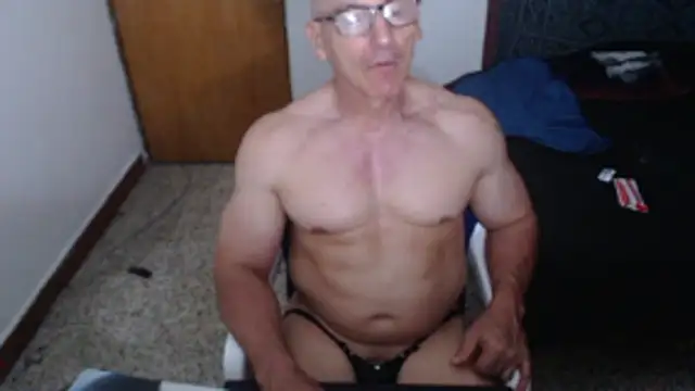 Snapshot of jefmuscle chatting on 05/18/26, 02:12 jefmuscle online show from 05/18/26, 02:12