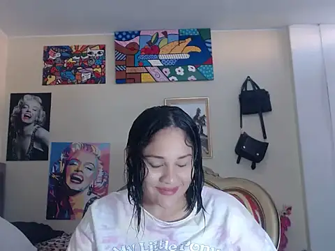 Snapshot of melissa4855 chatting on 11/17/25, 09:30 melissa4855 online show from 11/17/25, 09:30