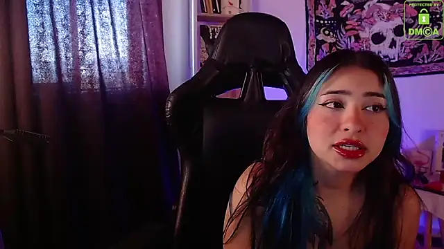Snapshot of sweetcoralinee chatting on 10/18/25, 01:02 sweetcoralinee online show from 10/18/25, 01:02