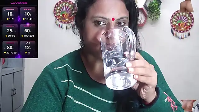 Snapshot of Sexy_komolika chatting on 12/18/25, 11:58 Sexy komolika online show from 12/18/25, 11:58