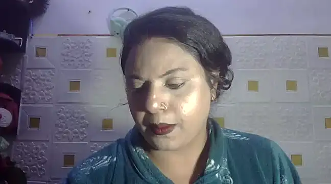 Snapshot of Sexy_komolika chatting on 02/15/25, 04:56 Sexy komolika online show from 02/15/25, 04:56