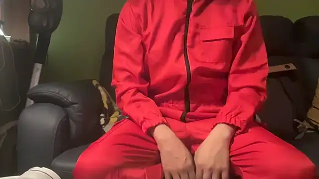 Snapshot of taka32204 chatting on 09/18/25, 04:32 taka32204 online show from 09/18/25, 04:32