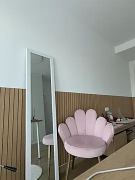 streetdoll online show from 04/12/26, 07:00