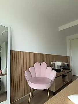 streetdoll online show from 04/16/26, 06:36