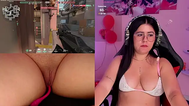 Snapshot of DanielaHang chatting on 02/17/25, 04:39 DanielaHang online show from 02/17/25, 04:39