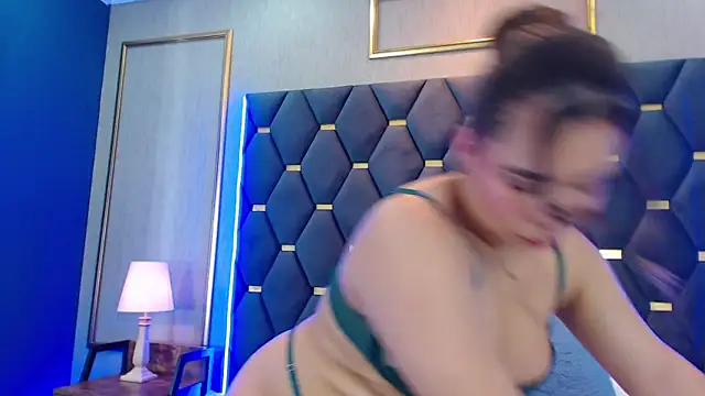 Snapshot of ThaniaJones chatting on 11/28/25, 12:05 ThaniaJones online show from 11/28/25, 12:05