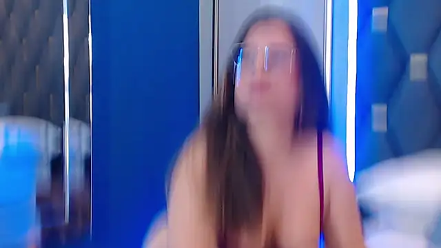 Snapshot of ThaniaJones chatting on 12/15/25, 12:11 ThaniaJones online show from 12/15/25, 12:11