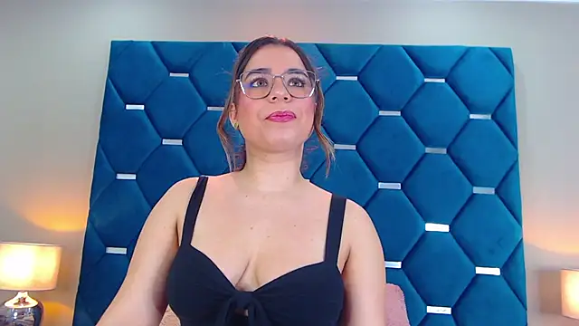 Snapshot of ThaniaJones chatting on 09/27/25, 12:11 ThaniaJones online show from 09/27/25, 12:11