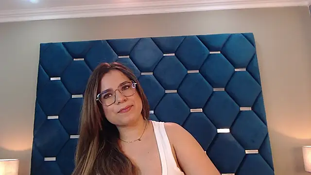 Snapshot of ThaniaJones chatting on 09/25/25, 12:11 ThaniaJones online show from 09/25/25, 12:11