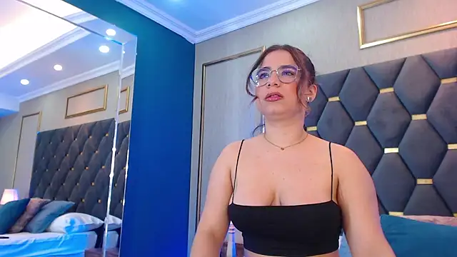 Snapshot of ThaniaJones chatting on 12/18/25, 12:09 ThaniaJones online show from 12/18/25, 12:09