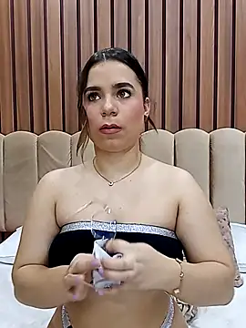 Snapshot of ThaniaJones chatting on 09/10/25, 12:04 ThaniaJones online show from 09/10/25, 12:04