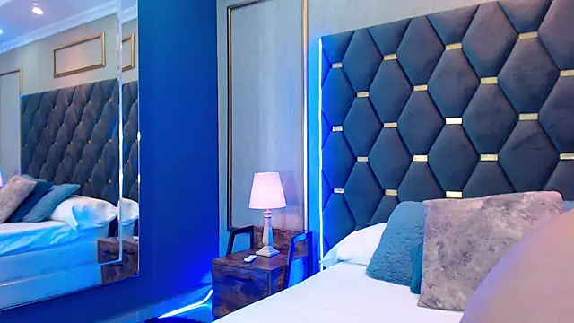 Snapshot of ThaniaJones chatting on 10/31/25, 12:13 ThaniaJones online show from 10/31/25, 12:13