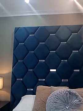 Snapshot of ThaniaJones chatting on 09/09/25, 11:41 ThaniaJones online show from 09/09/25, 11:41