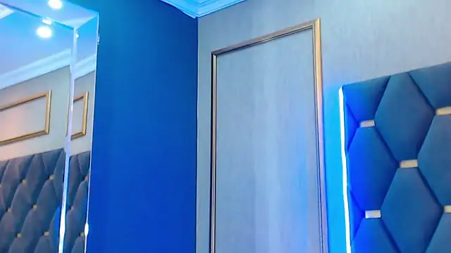 Snapshot of ThaniaJones chatting on 11/08/25, 12:09 ThaniaJones online show from 11/08/25, 12:09