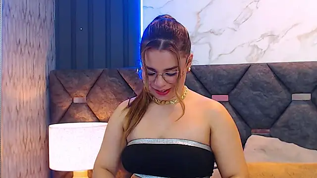 Snapshot of ThaniaJones chatting on 03/12/25, 03:18 ThaniaJones online show from 03/12/25, 03:18