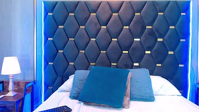 Snapshot of ThaniaJones chatting on 10/20/25, 12:06 ThaniaJones online show from 10/20/25, 12:06