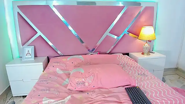 samanthaevans4 online show from 11/21/25, 07:57