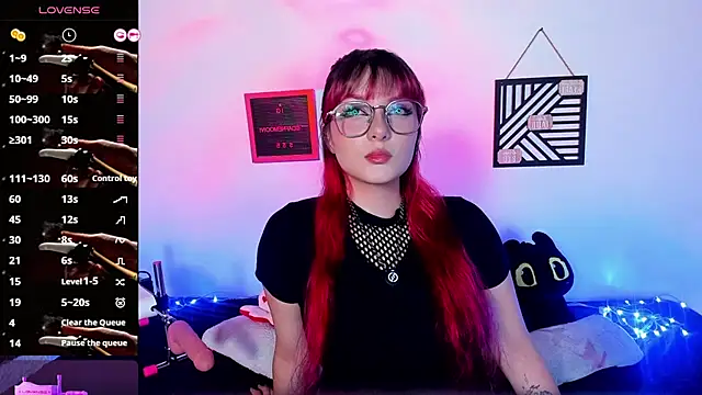 Snapshot of Dafne_Moon chatting on 07/19/26, 04:32 Dafne Moon online show from 07/19/26, 04:32