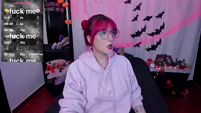 Dafne Moon online show from 10/18/25, 05:53