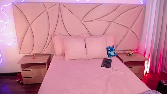 ValleryC online show from 03/08/26, 04:32