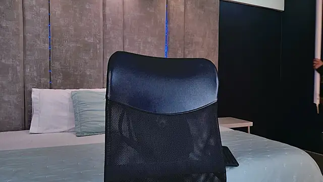 PaulinaDuarte online show from 11/06/25, 12:09