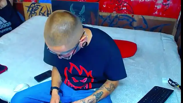 deivid estrada online show from 10/08/25, 04:19