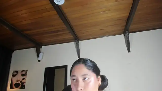 Snapshot of EmiliWilliams chatting on 10/11/25, 12:11 EmiliWilliams online show from 10/11/25, 12:11