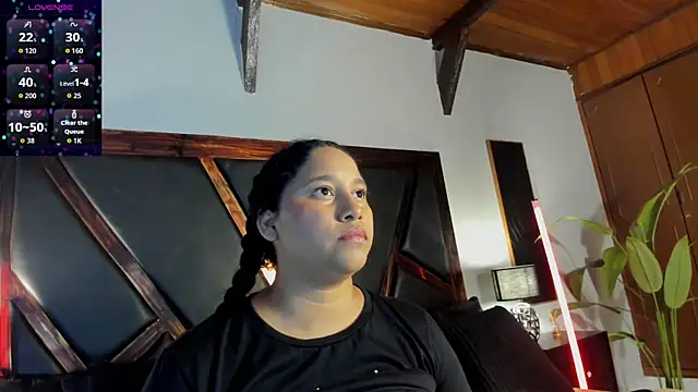 Snapshot of EmiliWilliams chatting on 04/24/26, 12:01 EmiliWilliams online show from 04/24/26, 12:01