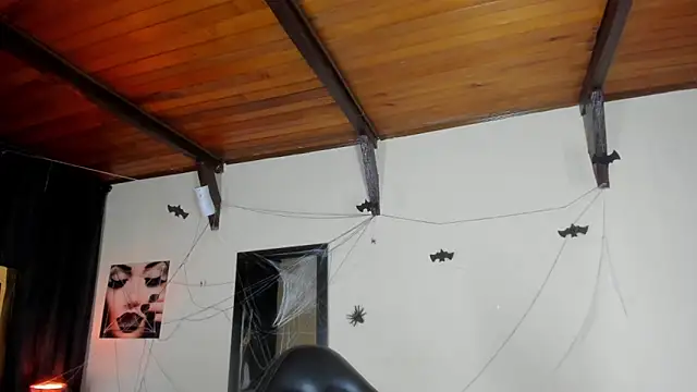 EmiliWilliams online show from 10/29/25, 11:03