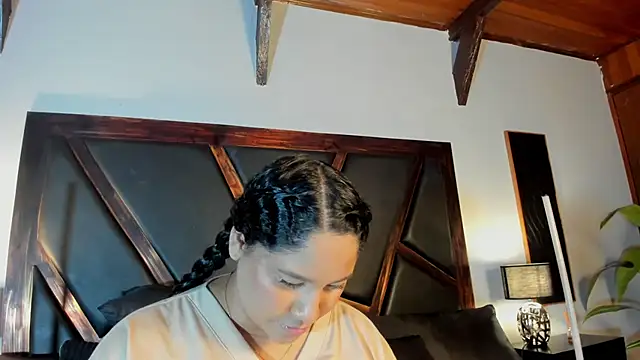 Snapshot of EmiliWilliams chatting on 05/05/26, 10:02 EmiliWilliams online show from 05/05/26, 10:02